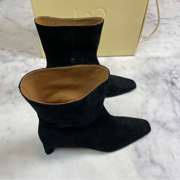 LoQ Silvia Black Suede Low Heel Ankle Boots NWB Pointed Toe Sz 39 - Picture 3 of 9